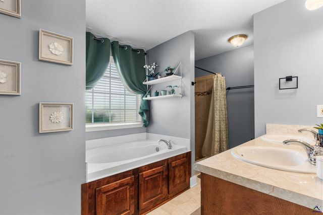 418 Covington Cove, Byron, GA 31008