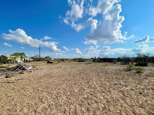 1019 W Washington St, Marfa, TX 79843