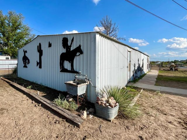 1019 W Washington St, Marfa, TX 79843