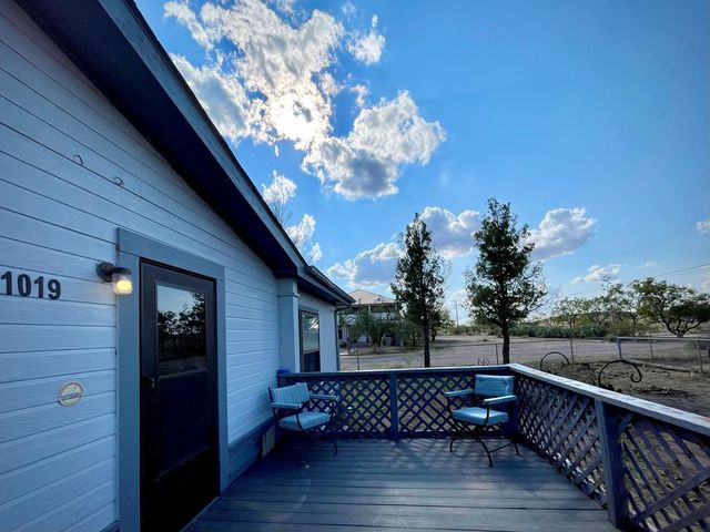 1019 W Washington St, Marfa, TX 79843