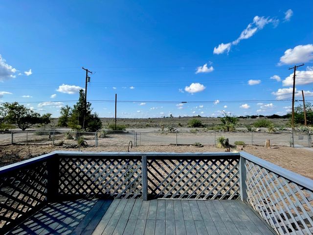 1019 W Washington St, Marfa, TX 79843