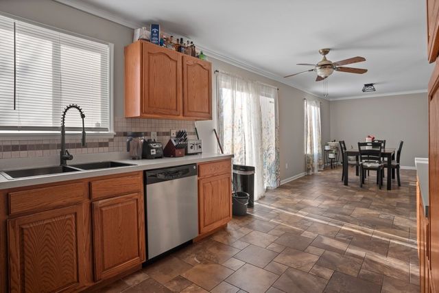 232 Stamford Lane, Romeoville, IL 60446