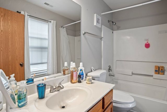 232 Stamford Lane, Romeoville, IL 60446