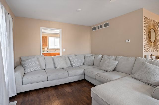 232 Stamford Lane, Romeoville, IL 60446