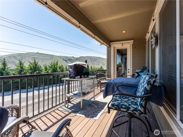 1974 Legendary Lane SE, East Wenatchee, WA 98802