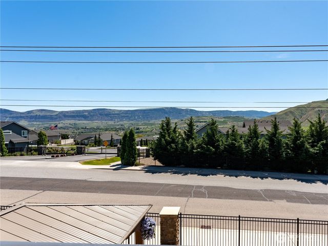 1974 Legendary Lane SE, East Wenatchee, WA 98802