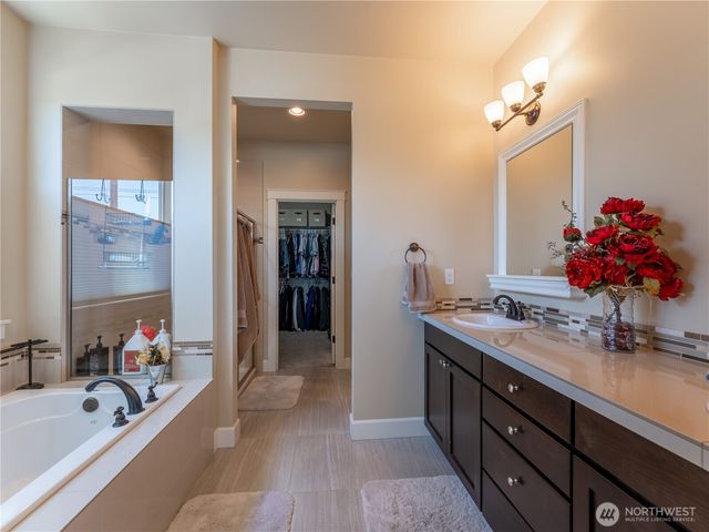 1974 Legendary Lane SE, East Wenatchee, WA 98802