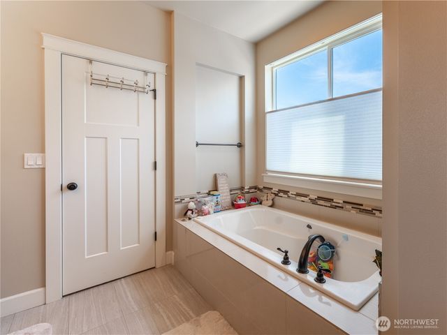 1974 Legendary Lane SE, East Wenatchee, WA 98802