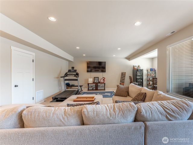 1974 Legendary Lane SE, East Wenatchee, WA 98802