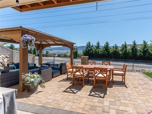 1974 Legendary Lane SE, East Wenatchee, WA 98802