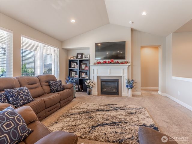 1974 Legendary Lane SE, East Wenatchee, WA 98802