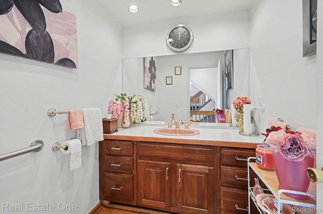 5505 Walnut Circle W, West Bloomfield Charter Township, MI 48322