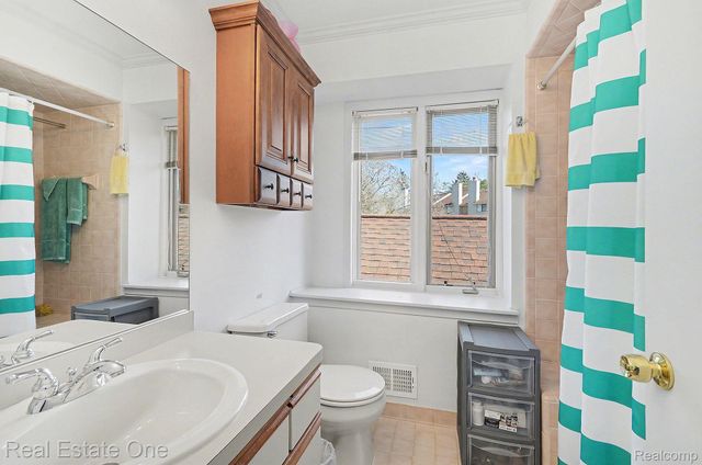 5505 Walnut Circle W, West Bloomfield Charter Township, MI 48322