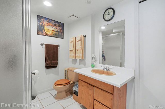 5505 Walnut Circle W, West Bloomfield Charter Township, MI 48322