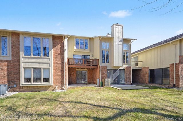 5505 Walnut Circle W, West Bloomfield Charter Township, MI 48322