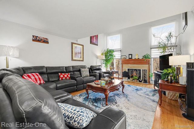 5505 Walnut Circle W, West Bloomfield Charter Township, MI 48322