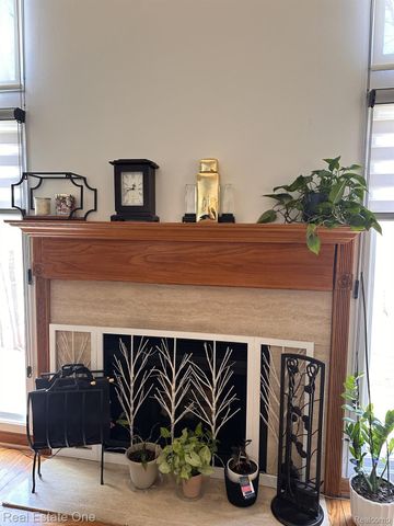 5505 Walnut Circle W, West Bloomfield Charter Township, MI 48322