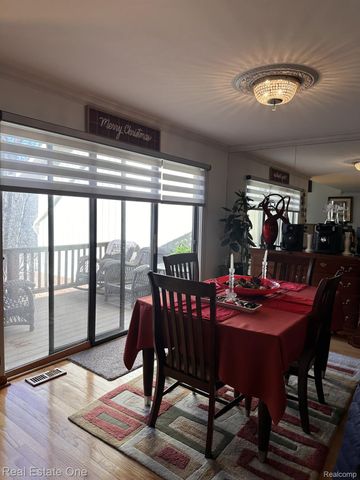 5505 Walnut Circle W, West Bloomfield Charter Township, MI 48322