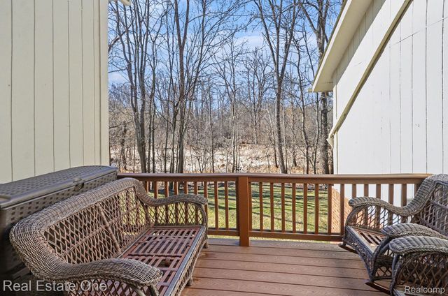 5505 Walnut Circle W, West Bloomfield Charter Township, MI 48322