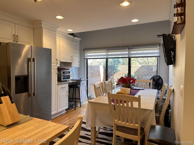 5505 Walnut Circle W, West Bloomfield Charter Township, MI 48322