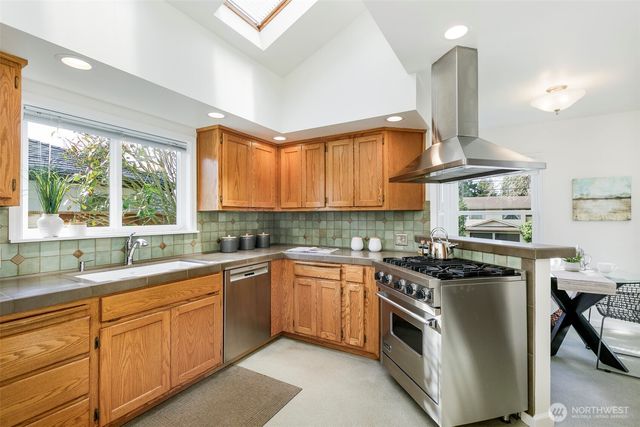 12044 2nd Avenue NW, Seattle, WA 98177