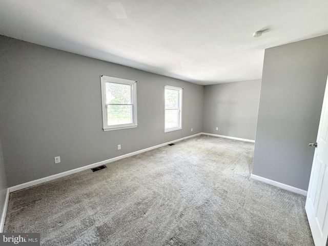 704 N MAIN ST, Clayton, NJ 08312