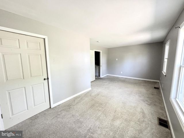 704 N MAIN ST, Clayton, NJ 08312