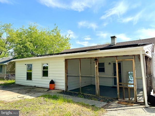 704 N MAIN ST, Clayton, NJ 08312