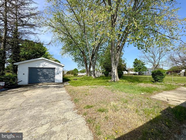 704 N MAIN ST, Clayton, NJ 08312