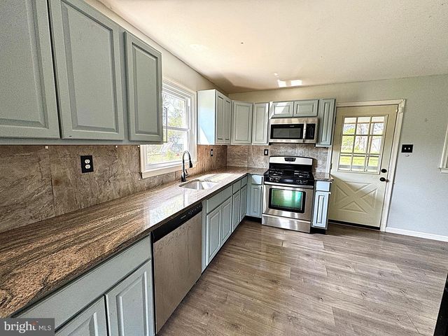 704 N MAIN ST, Clayton, NJ 08312