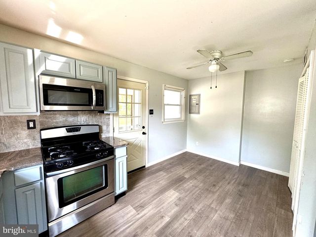 704 N MAIN ST, Clayton, NJ 08312