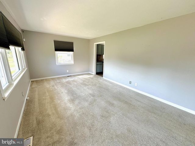 704 N MAIN ST, Clayton, NJ 08312