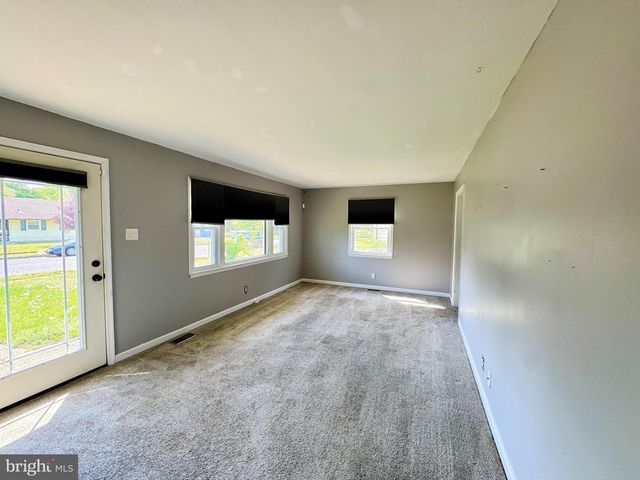 704 N MAIN ST, Clayton, NJ 08312