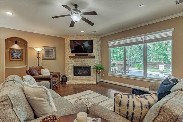 54 Brookefield Circle, Magnolia, TX 77355
