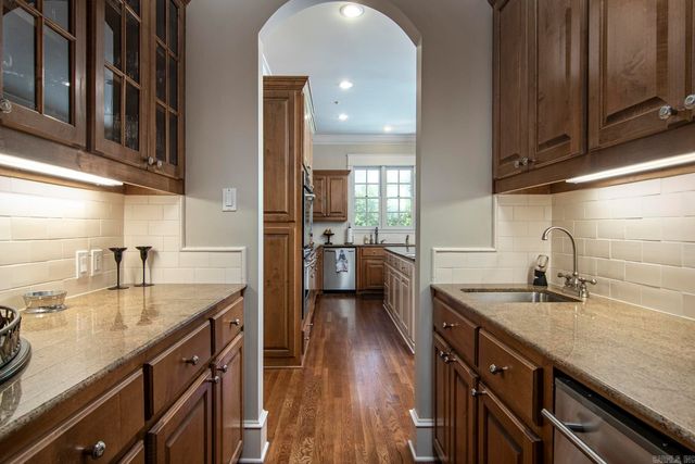 60 Sologne Cir, Little Rock, AR 72223