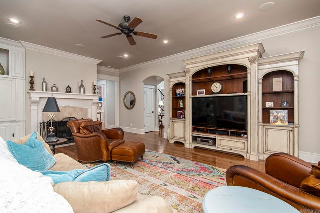 60 Sologne Cir, Little Rock, AR 72223