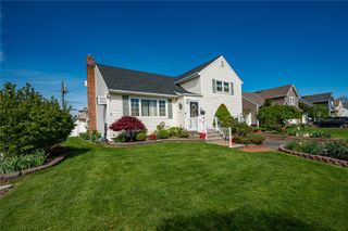 1 Marlboro Avenue, Massapequa, NY 11758