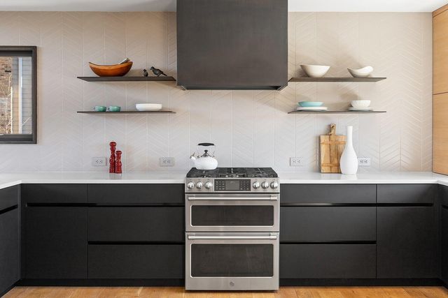 6827 Kingston Circle N, Golden Valley, MN 55427