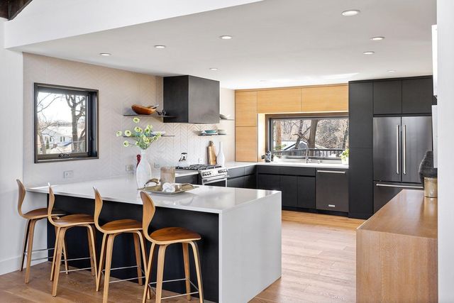 6827 Kingston Circle N, Golden Valley, MN 55427