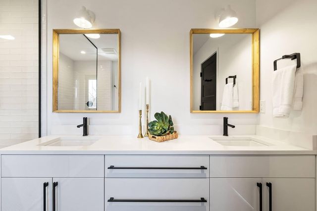 6827 Kingston Circle N, Golden Valley, MN 55427