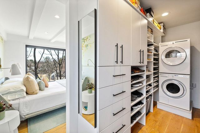 6827 Kingston Circle N, Golden Valley, MN 55427