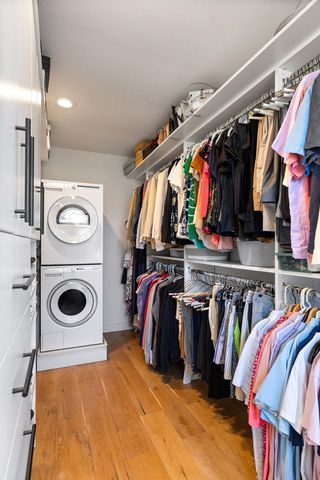 6827 Kingston Circle N, Golden Valley, MN 55427