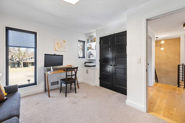 6827 Kingston Circle N, Golden Valley, MN 55427