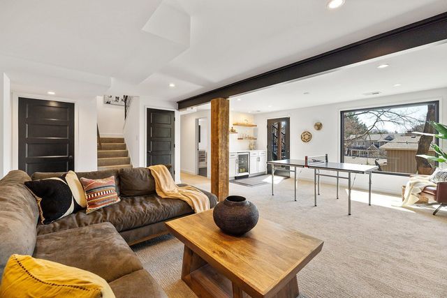 6827 Kingston Circle N, Golden Valley, MN 55427