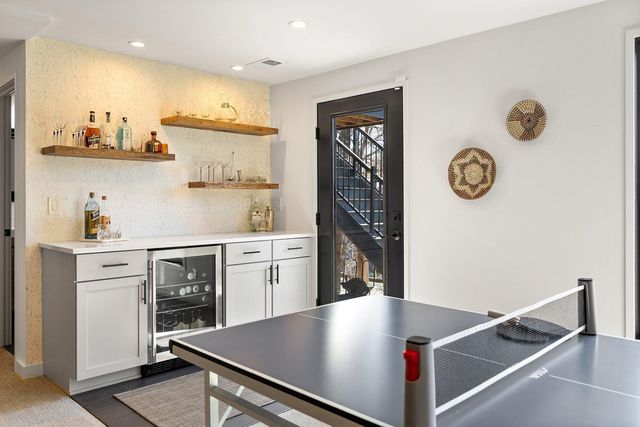 6827 Kingston Circle N, Golden Valley, MN 55427