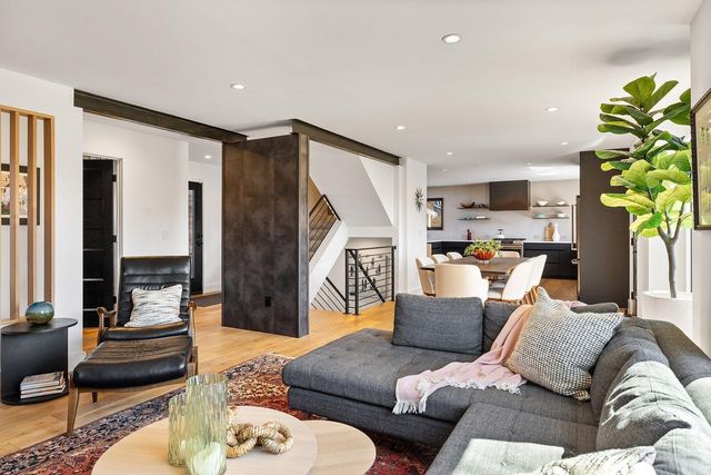 6827 Kingston Circle N, Golden Valley, MN 55427