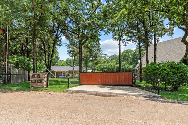 102 Anderson Lane, Mabank, TX 75156