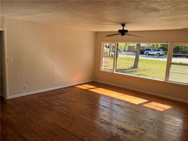 2120 W Wedington Drive, Fayetteville, AR 72701