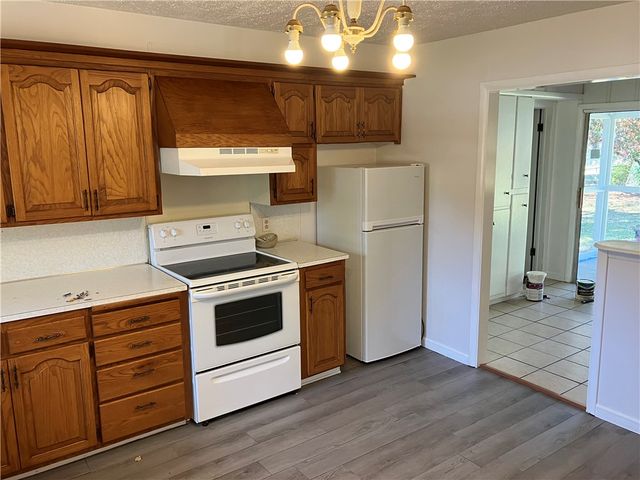 2120 W Wedington Drive, Fayetteville, AR 72701
