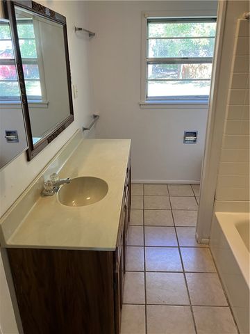 2120 W Wedington Drive, Fayetteville, AR 72701